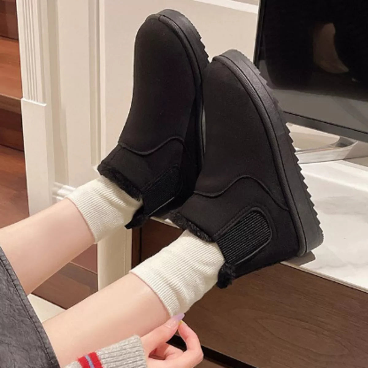 Round Toe Platform Boots - Black