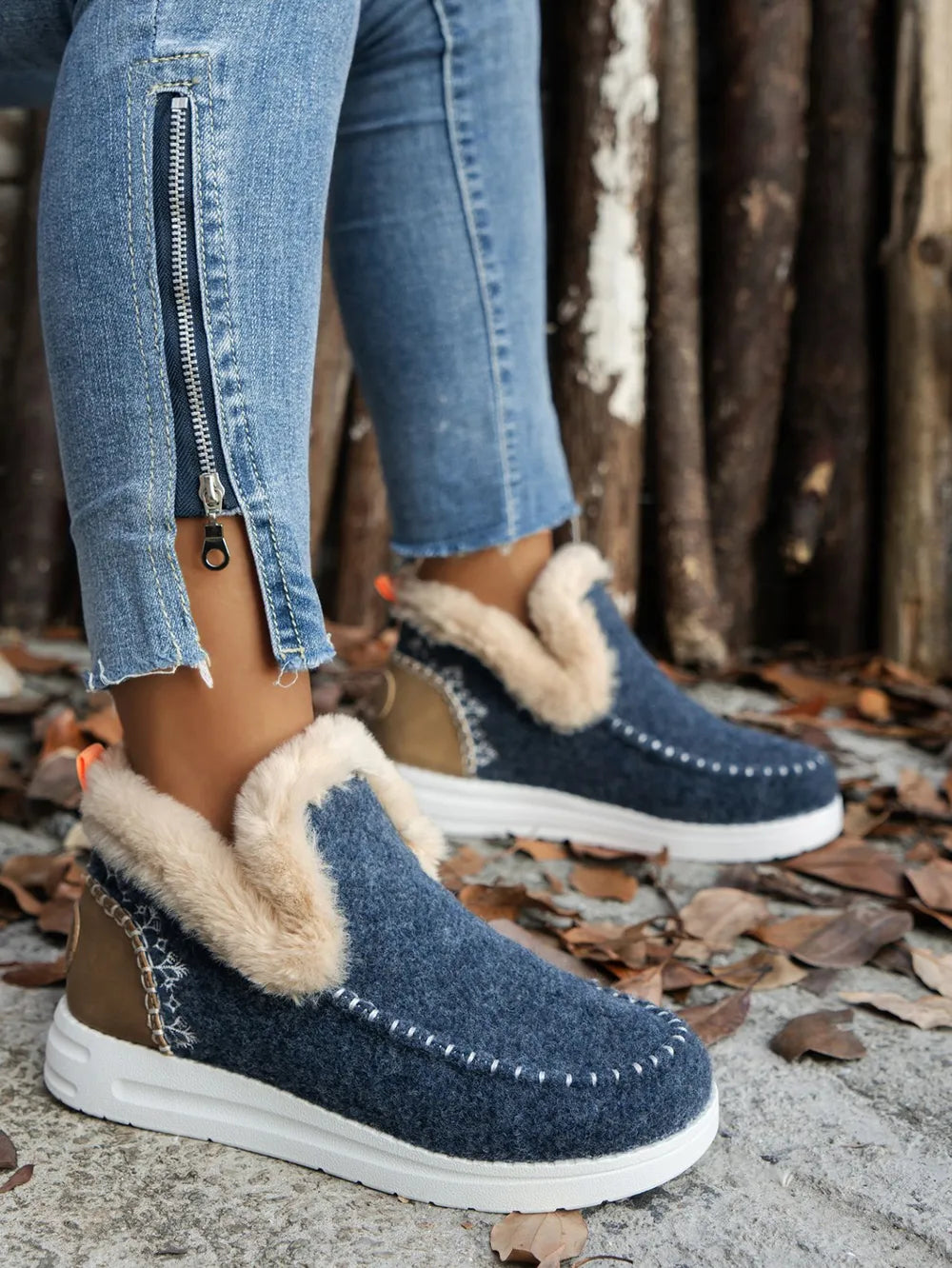 Furry Suede Round Toe Flat Sneakers -