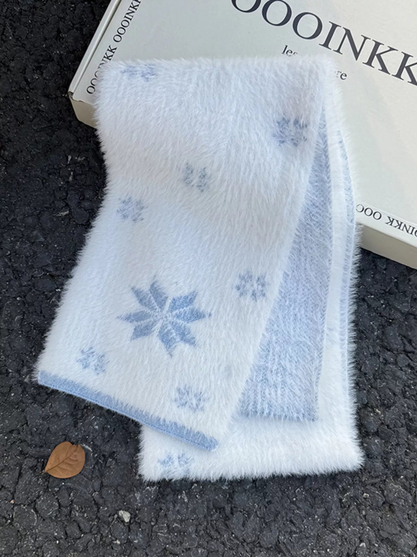 Fluffy Snowflake Pattern Winter Scarf -