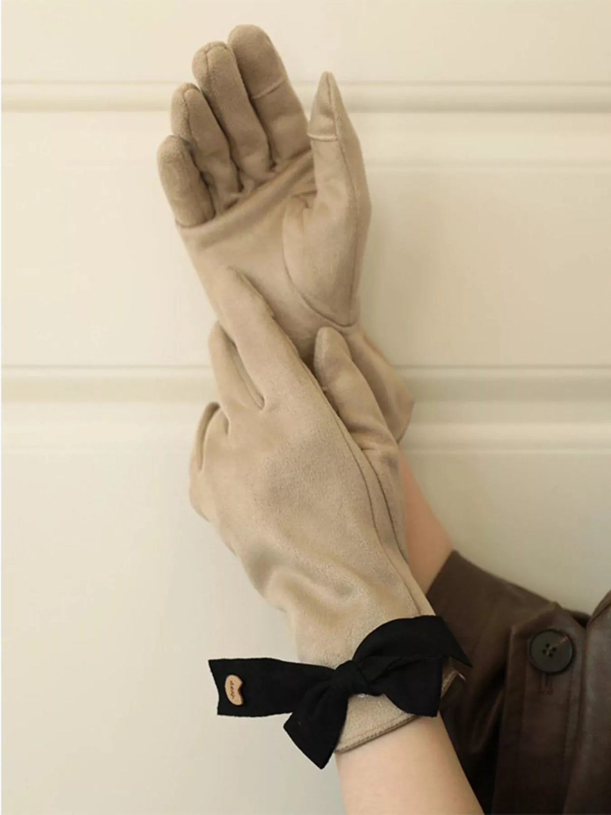 Bow-Decorated Gloves -