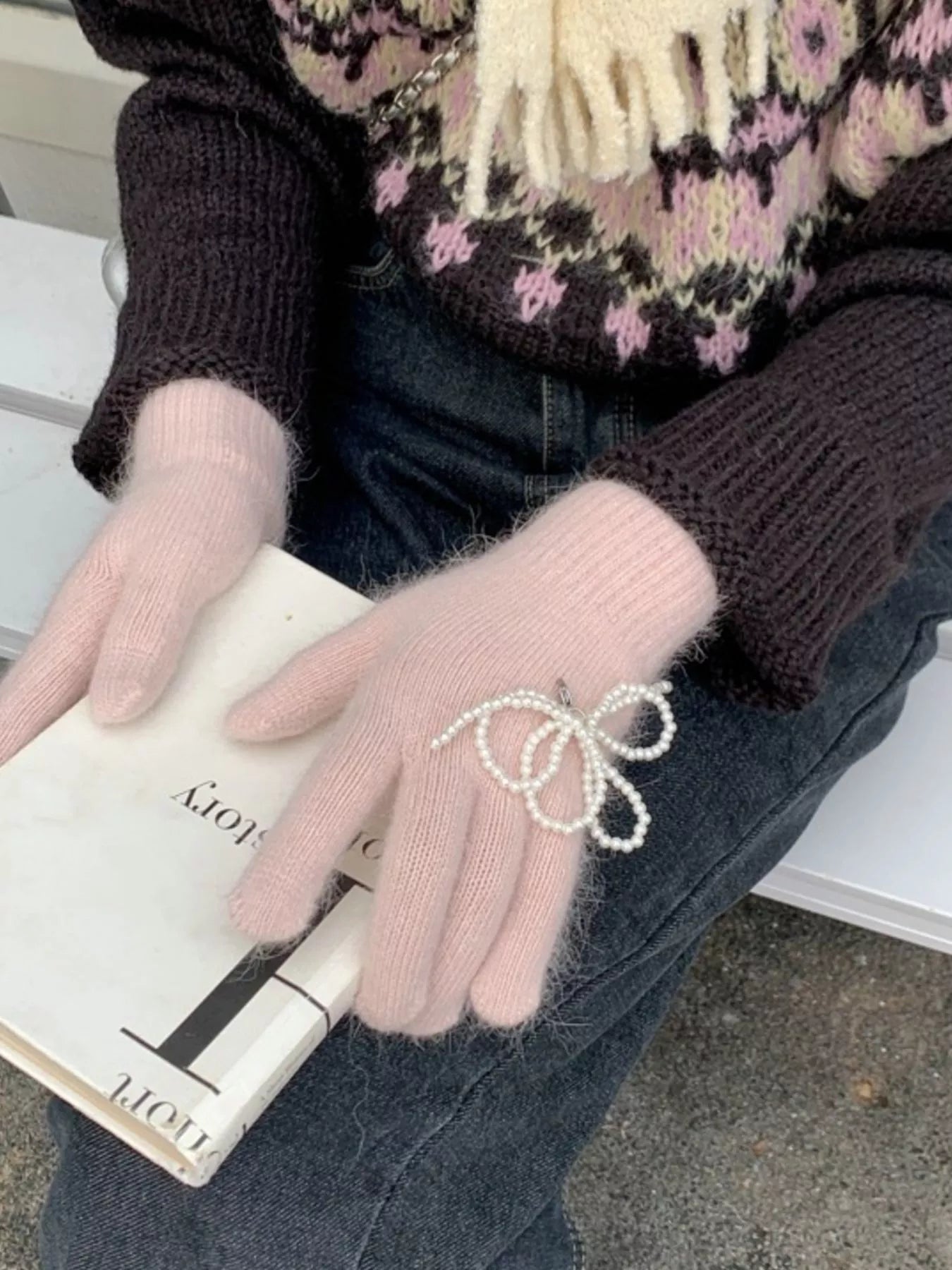 Pearl Embellished Knit Gloves -