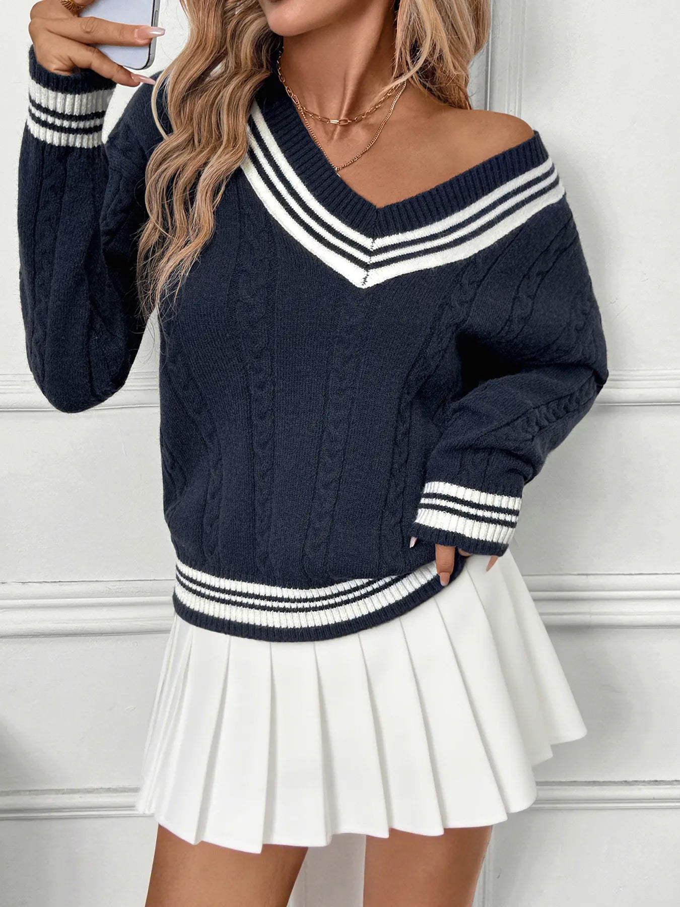Contrast Striped V-Neck Sweater - Dark Blue