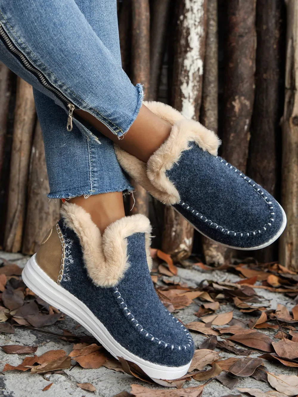 Furry Suede Round Toe Flat Sneakers - Navy