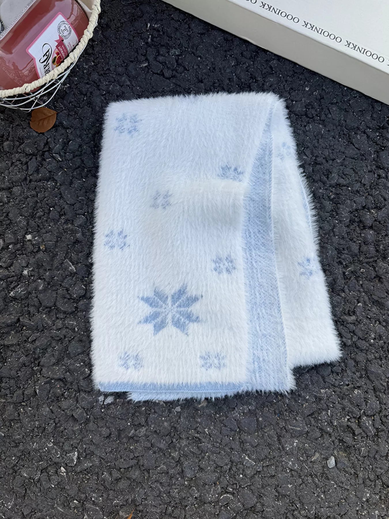 Fluffy Snowflake Pattern Winter Scarf -