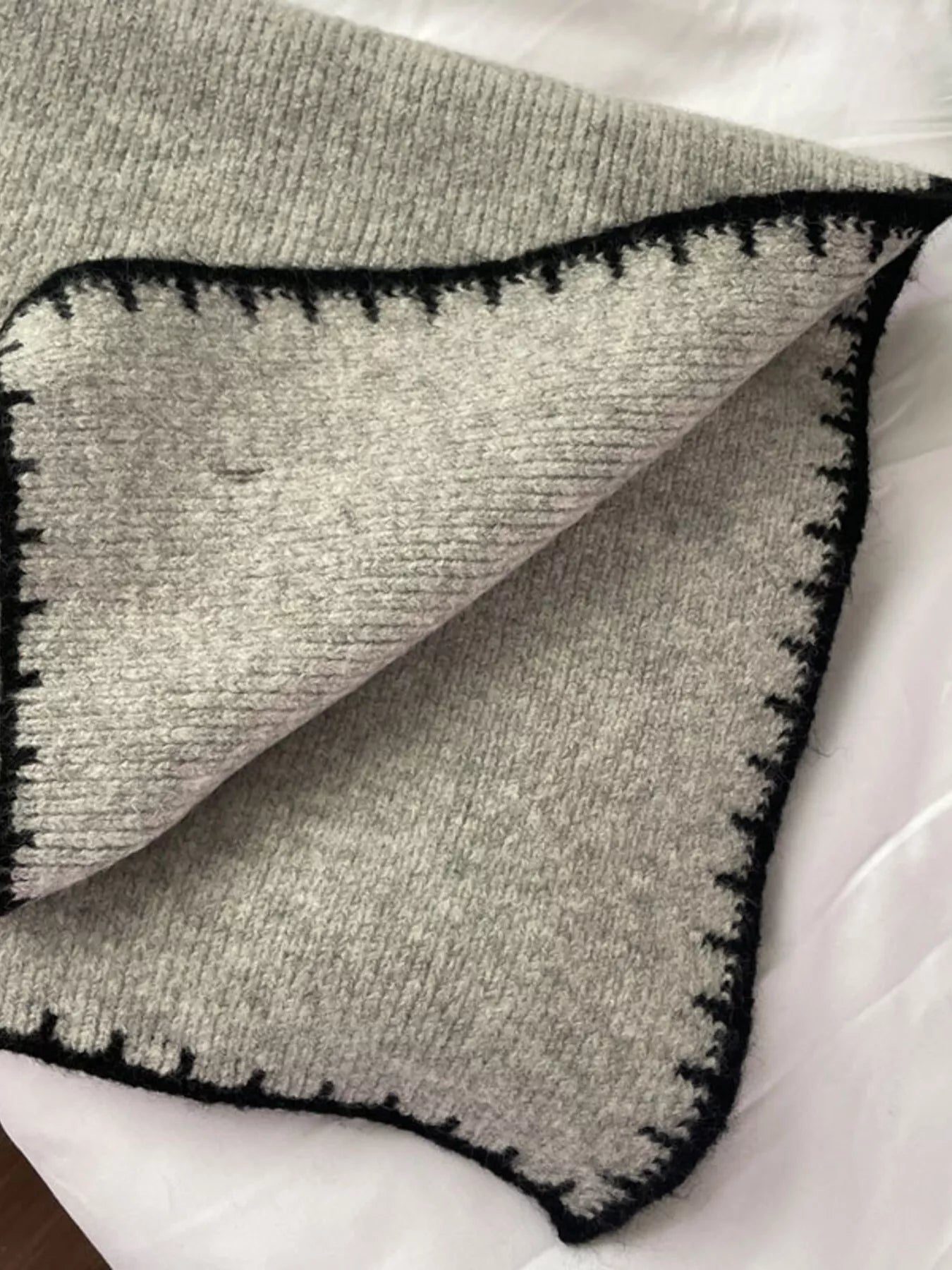 Contrast Trim Knit Scarf -