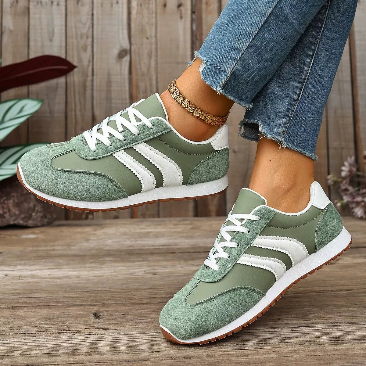 Striped Lace-Up Casual Sneakers - Green