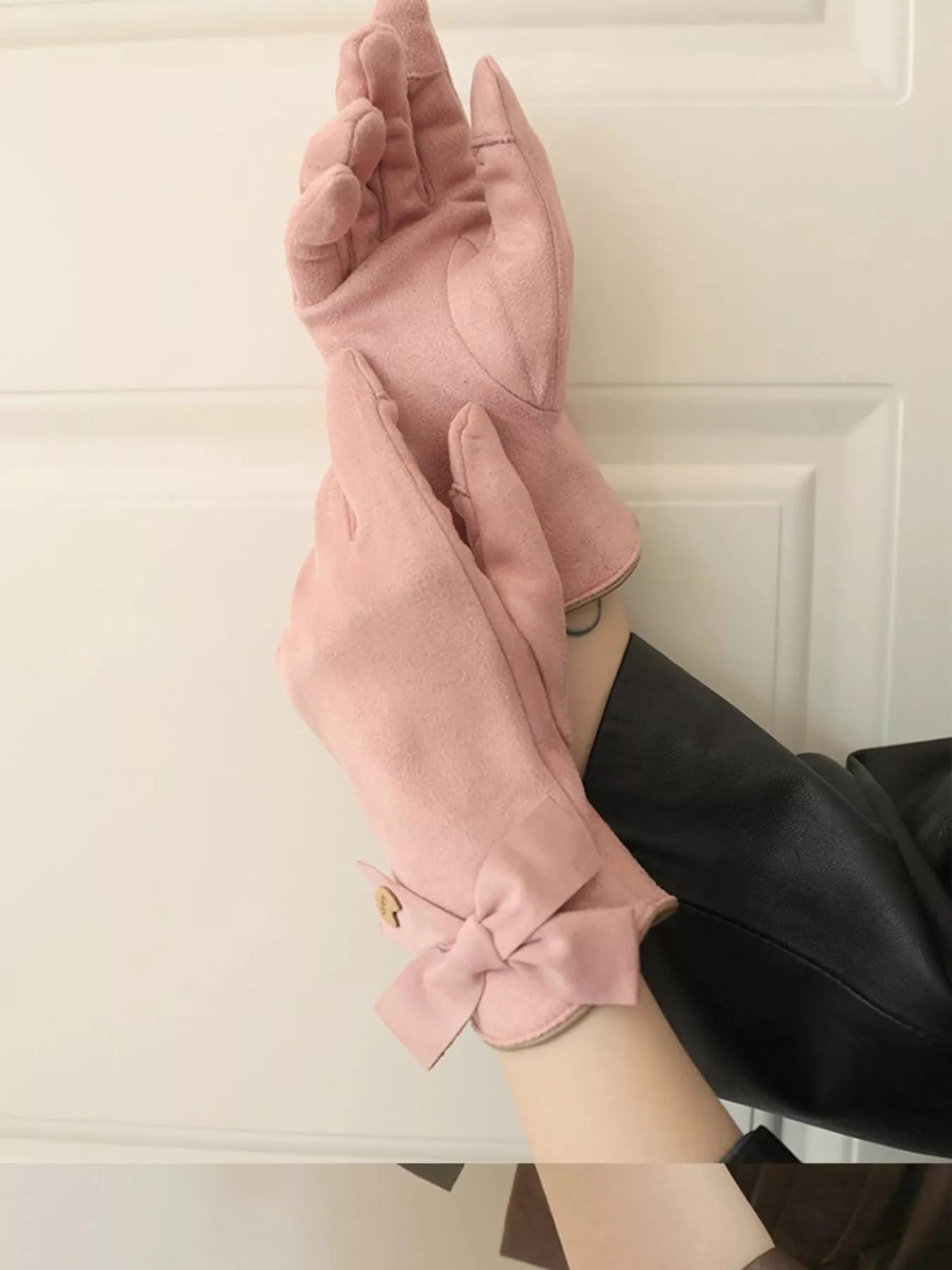 Bow-Decorated Gloves -