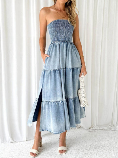 Vestido denim escalonado con tubo fruncido y abertura