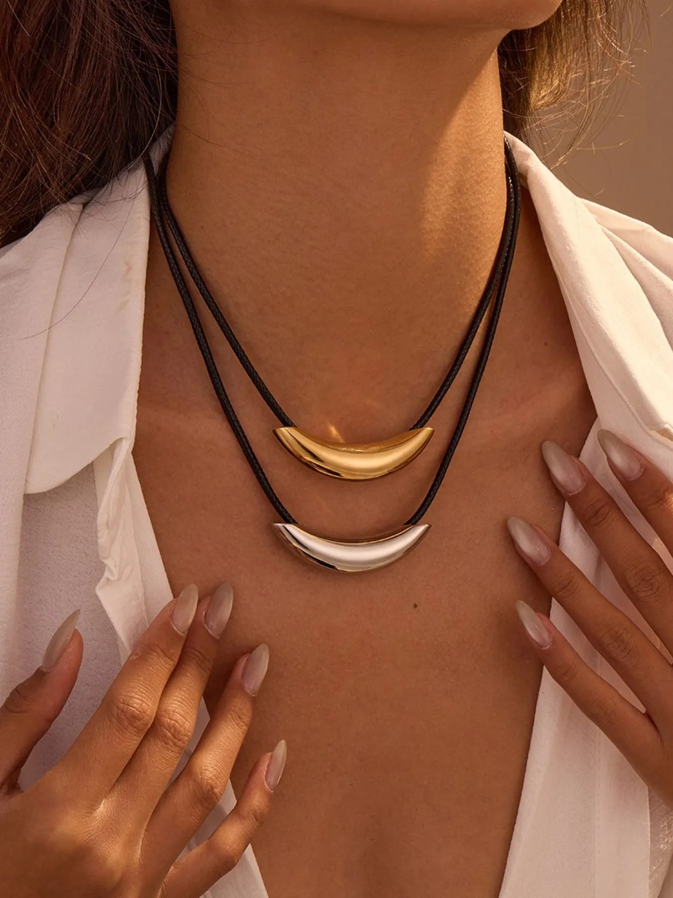 Curved Bar Necklace -
