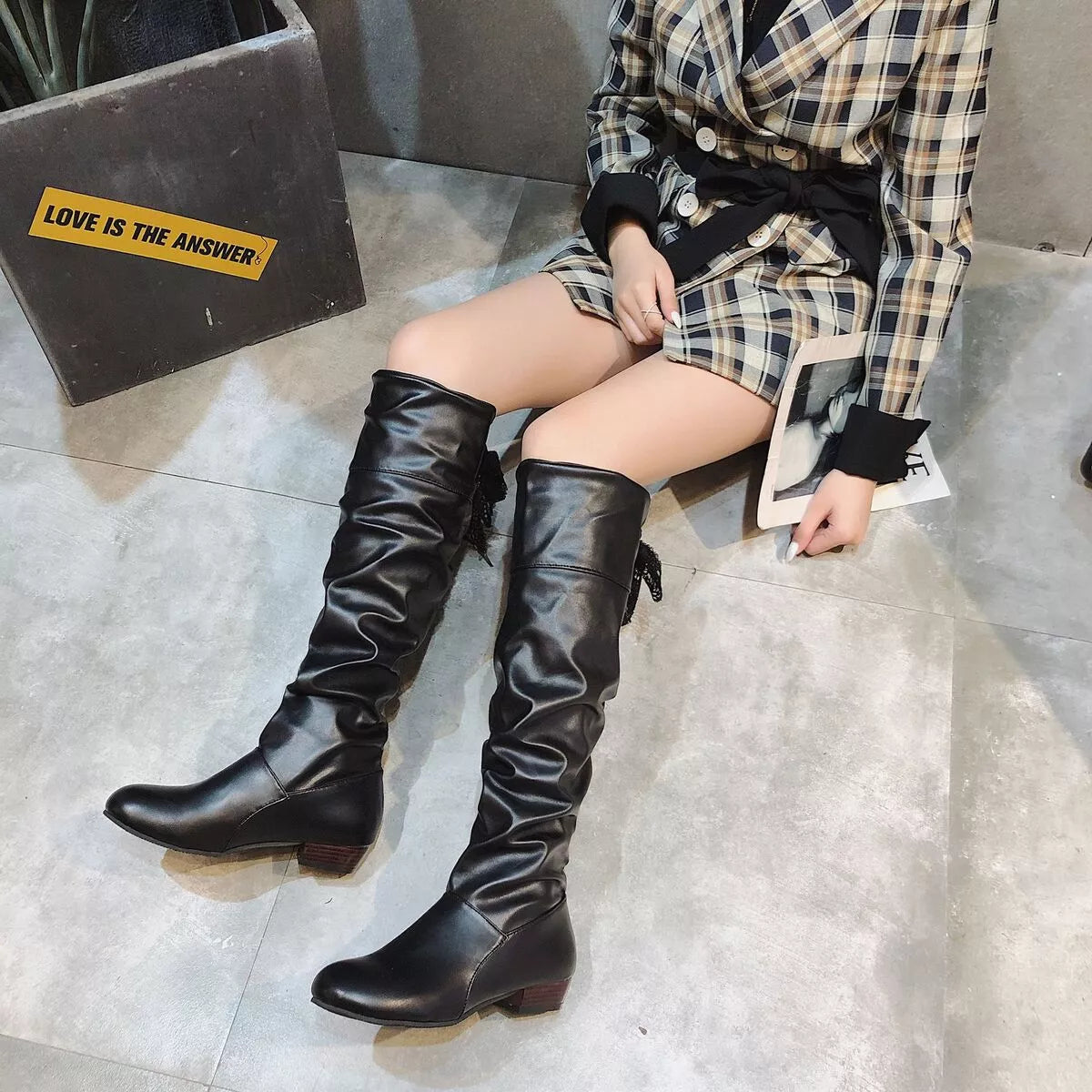 Round Toe Low Heel Boots - Black