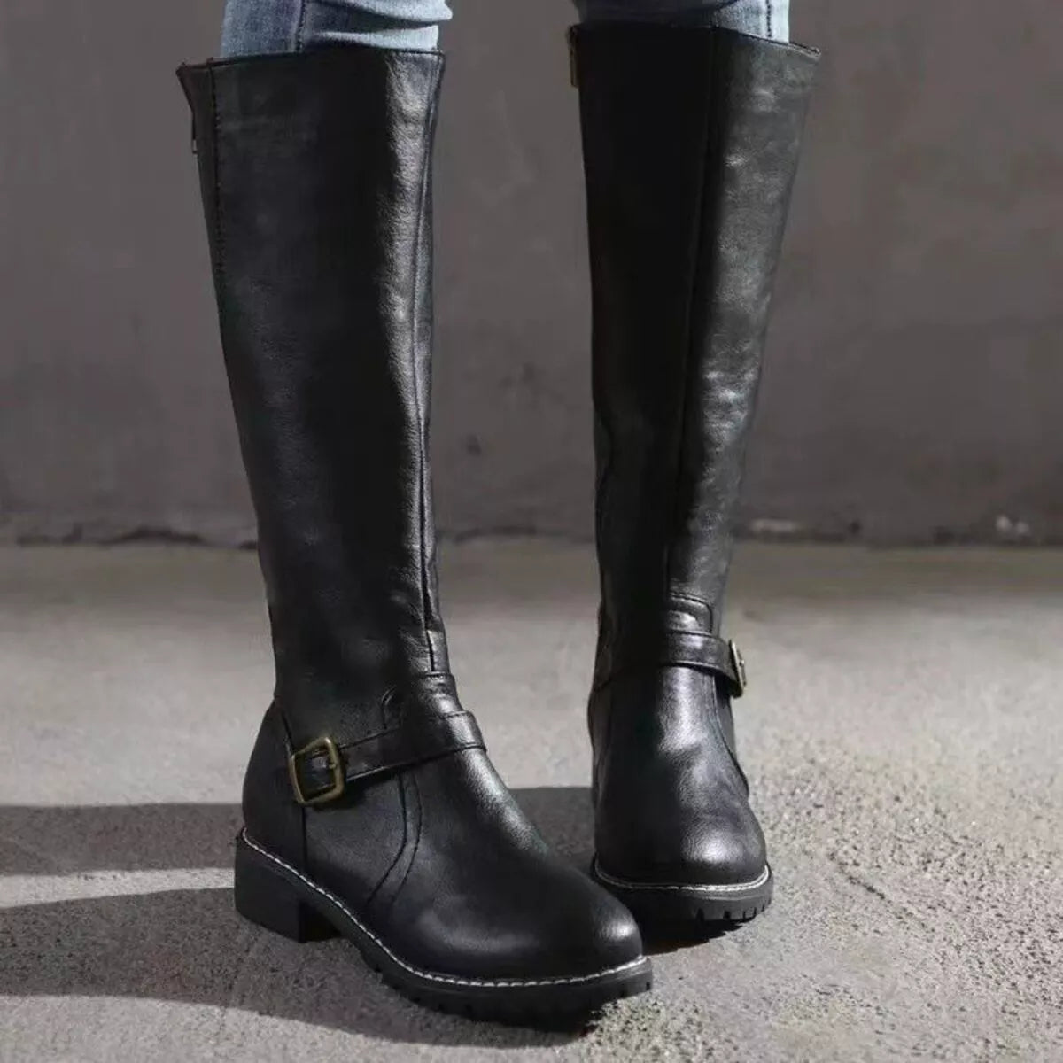 Round Toe Block Heels Boots - Black