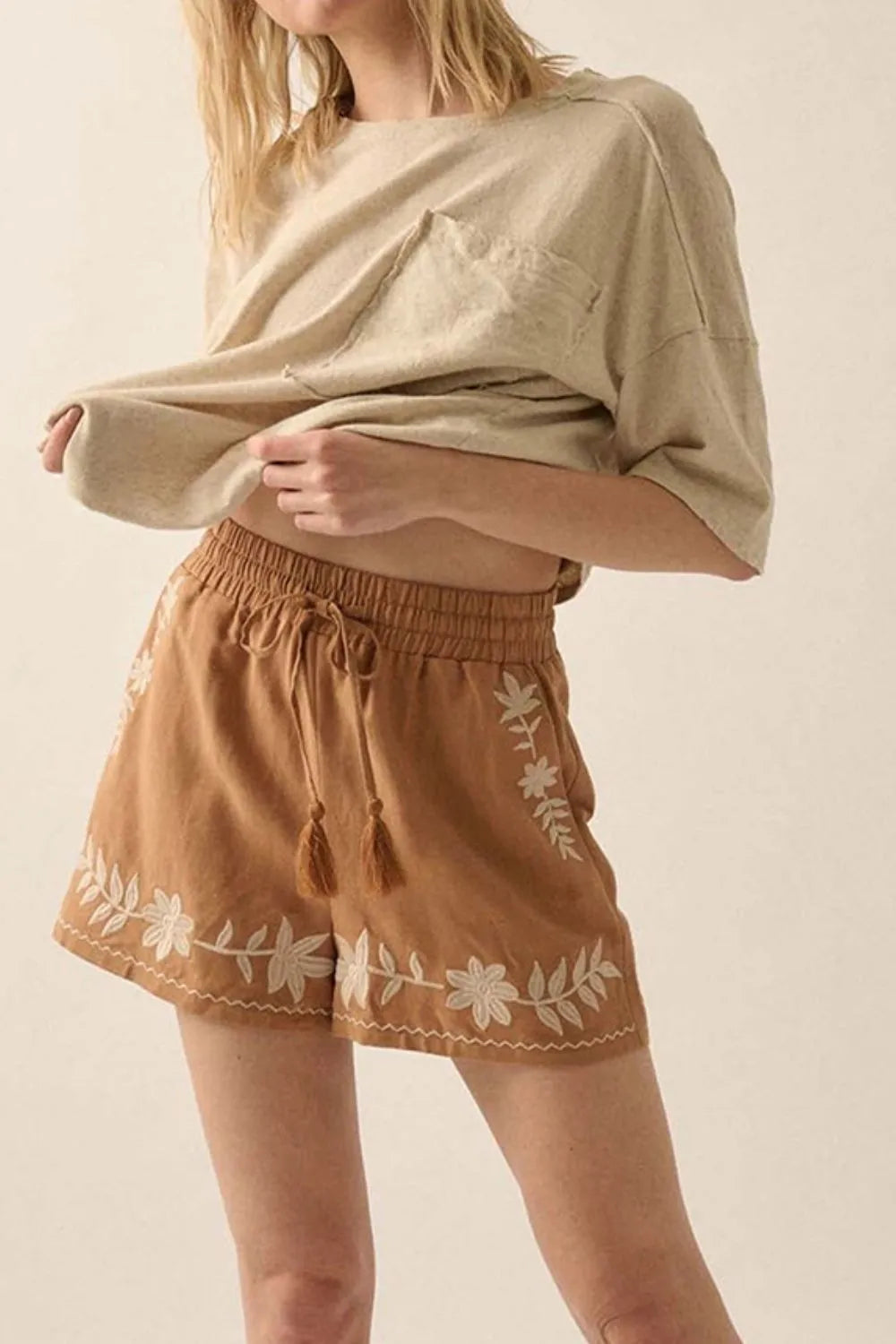 Boho Tasseled Elastic Waist Casual Shorts -