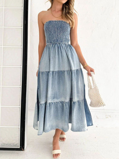 Vestido denim escalonado con tubo fruncido y abertura