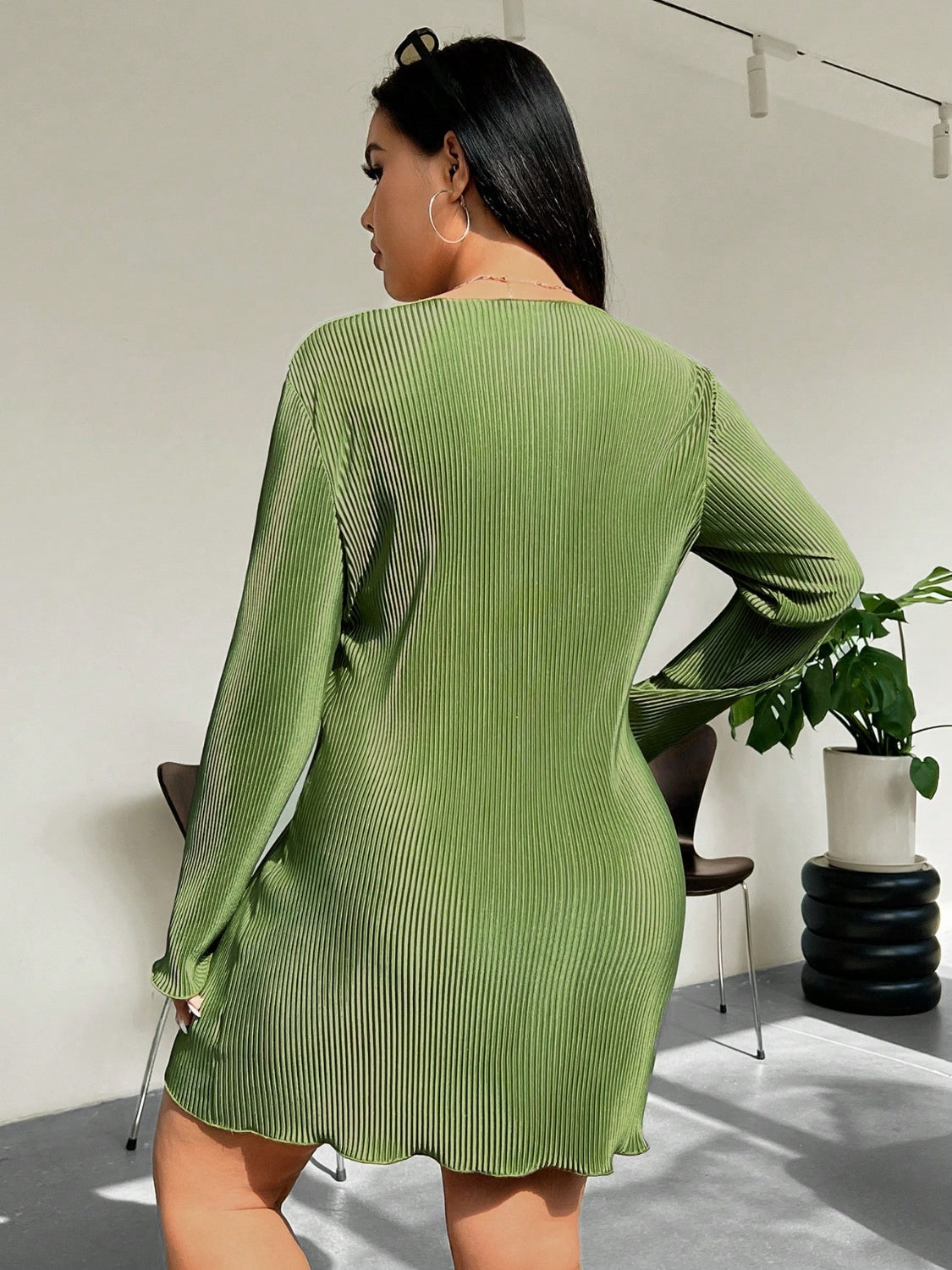 Plus Size Lettuce Hem Round Neck Long Sleeve Dress - Matcha Green