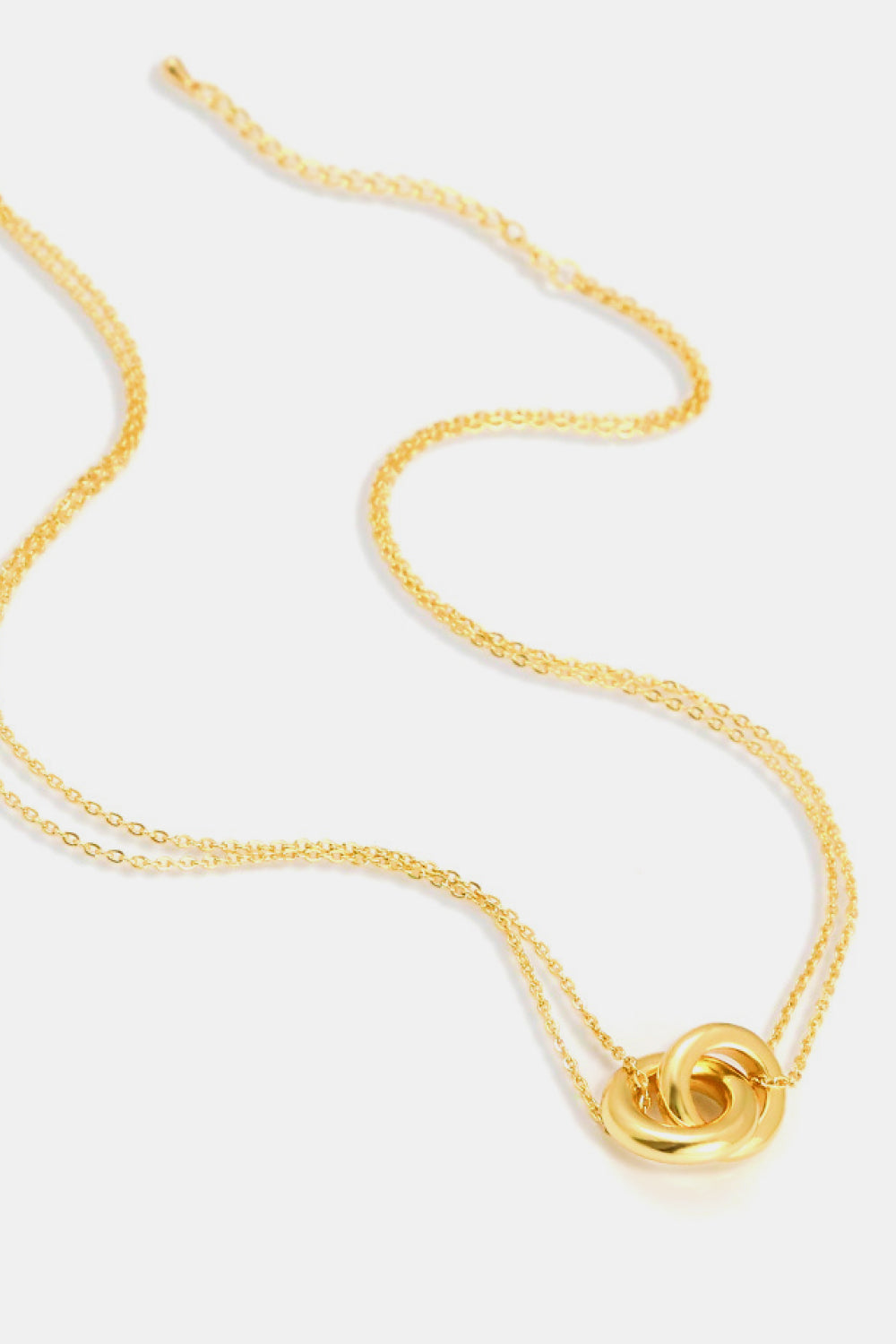 Linked Ring Pendant Chain Necklace -