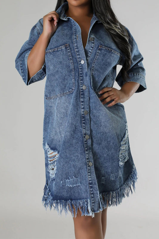 Vestido denim con botones y dobladillo sin rematar desgastado