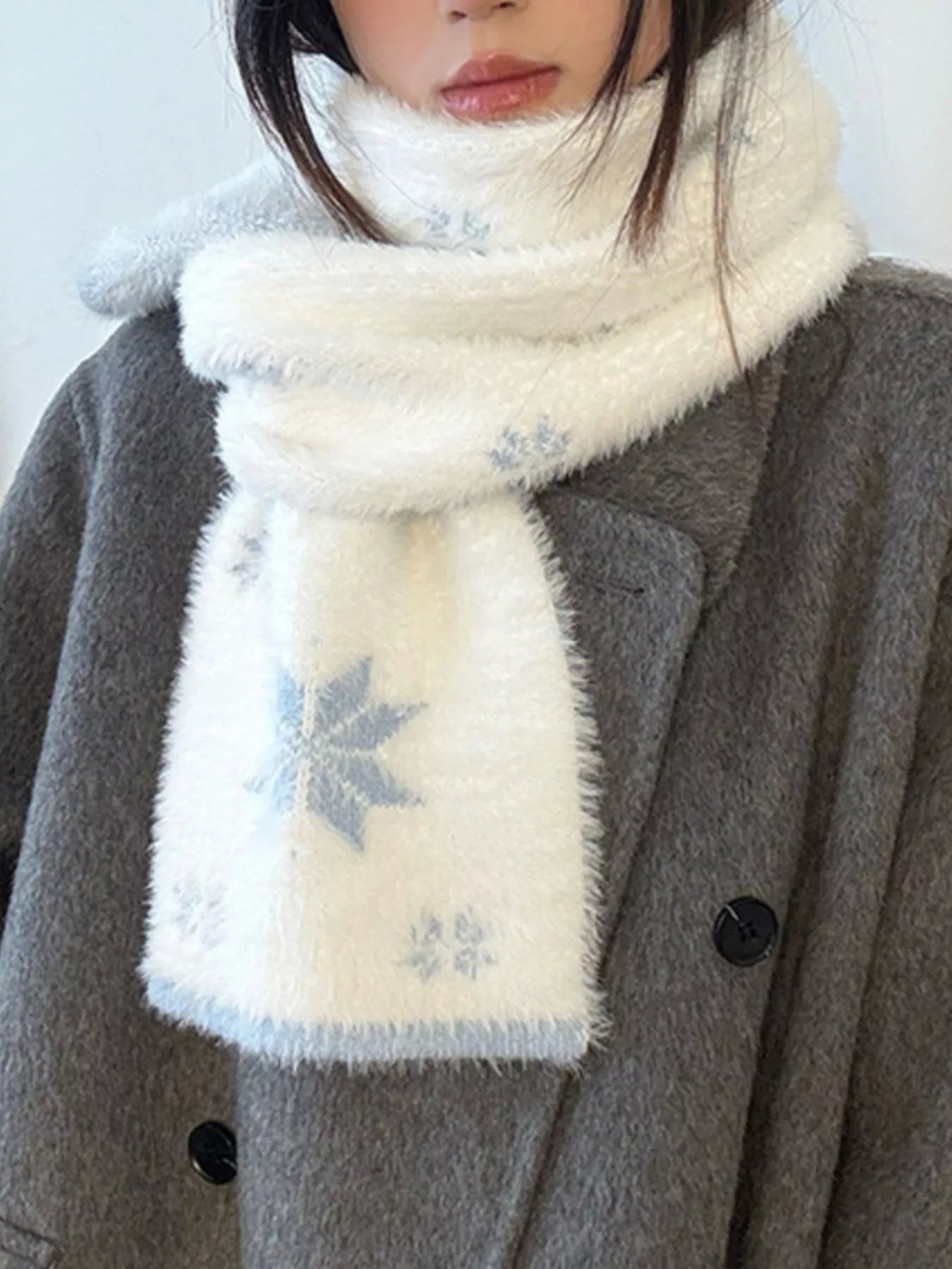 Fluffy Snowflake Pattern Winter Scarf -