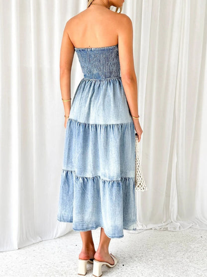 Vestido denim escalonado con tubo fruncido y abertura