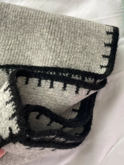 Contrast Trim Knit Scarf -