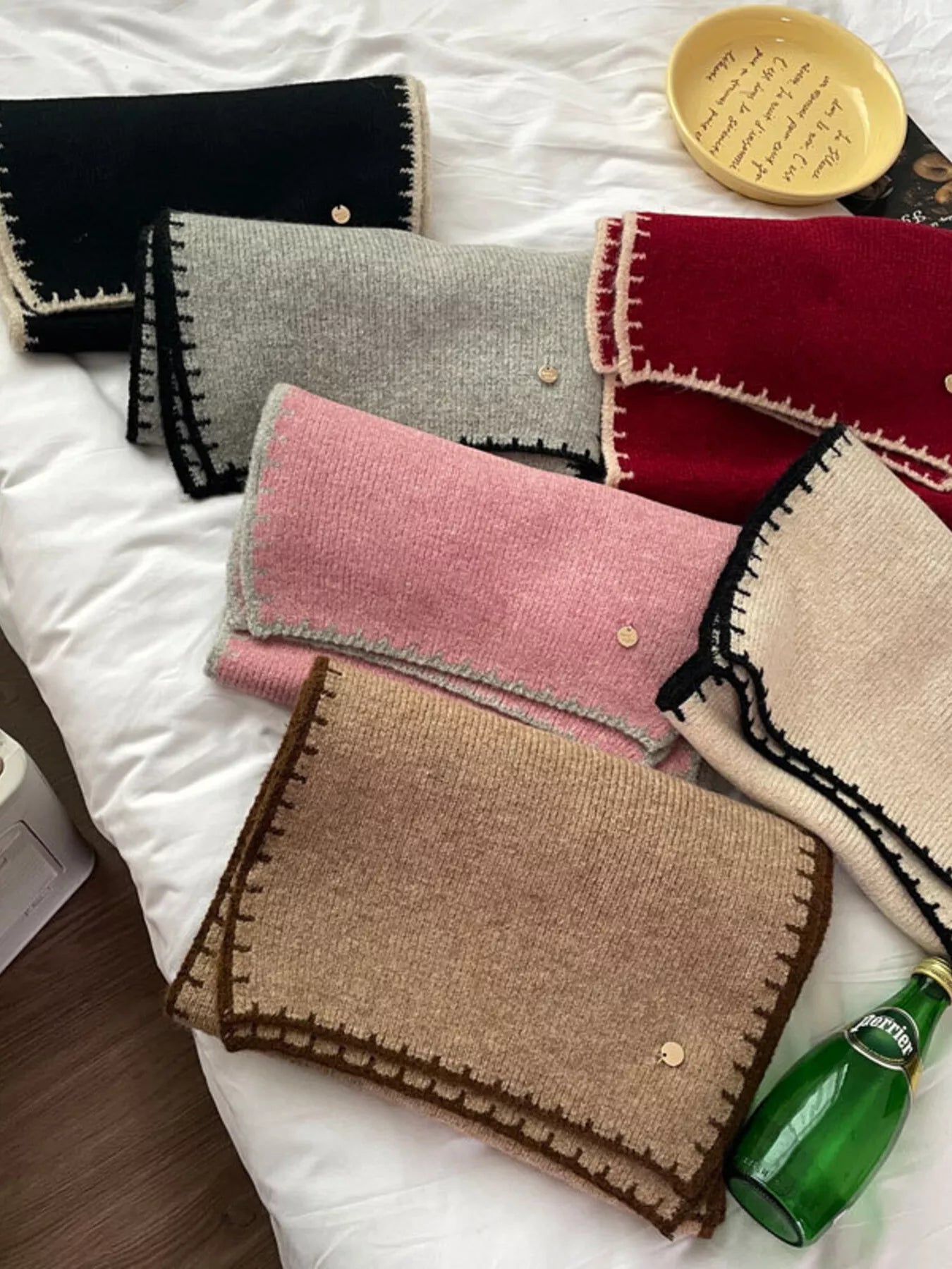 Contrast Trim Knit Scarf -