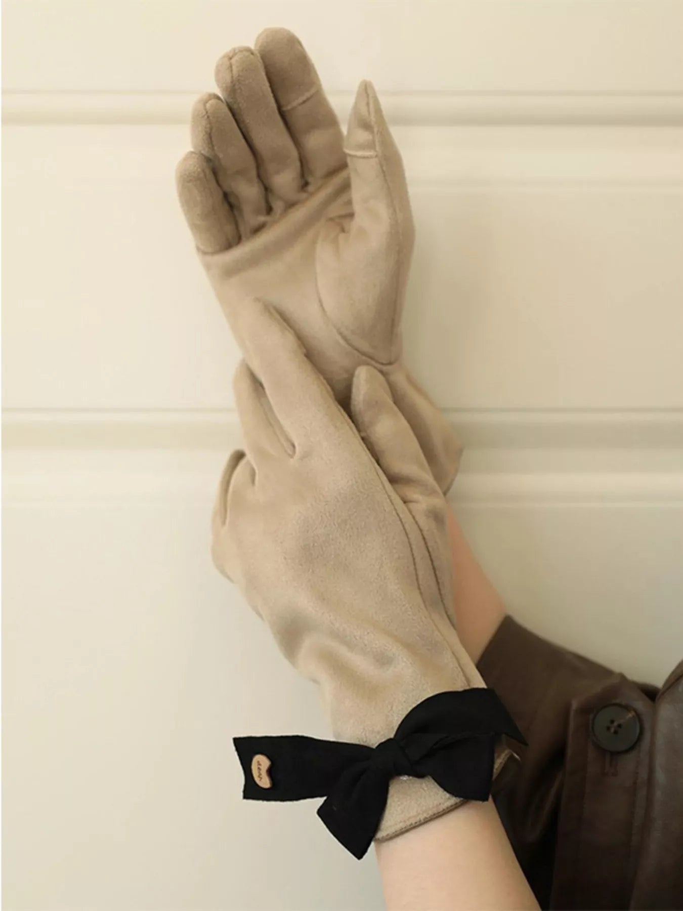 Bow-Decorated Gloves -