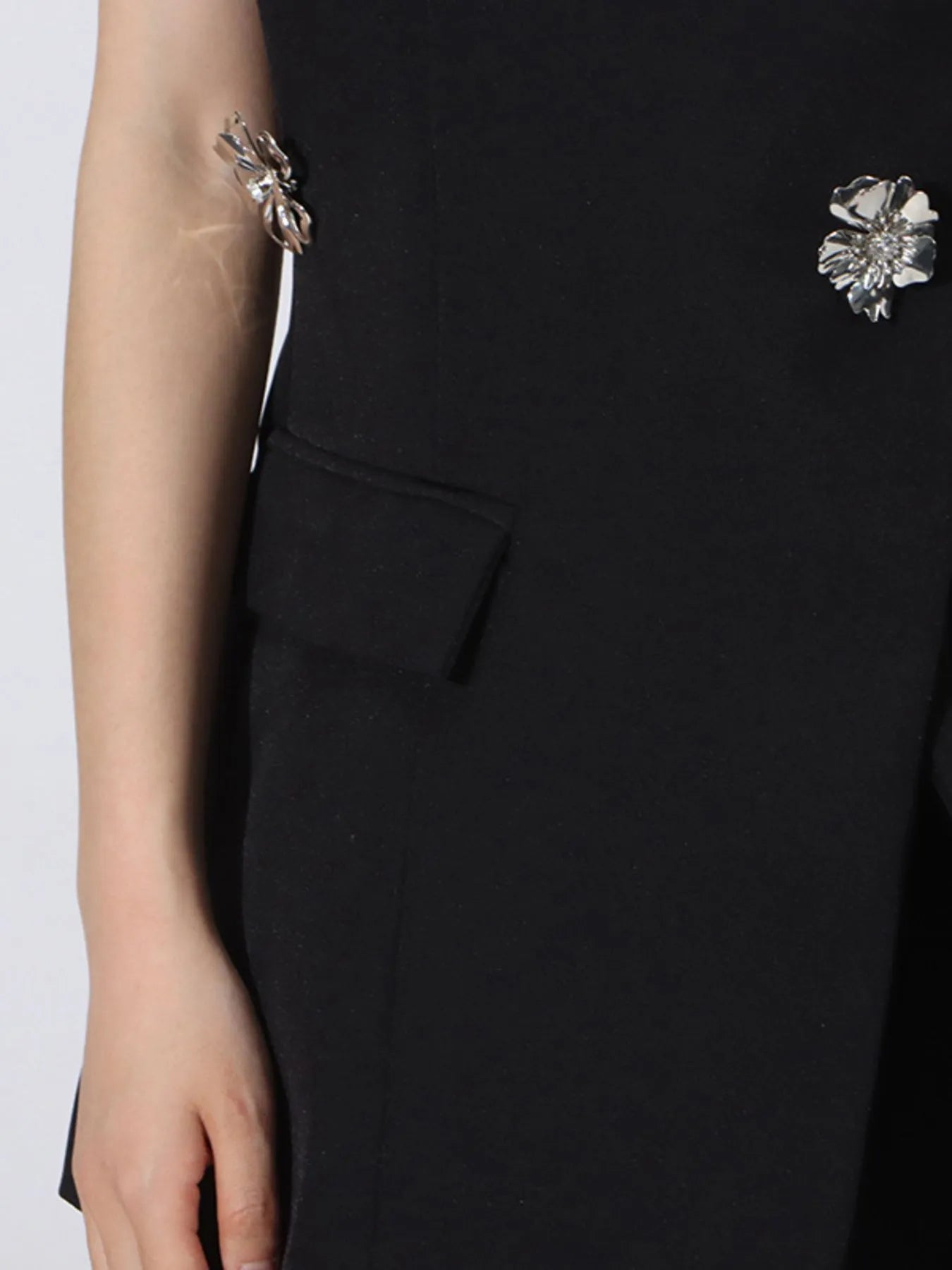 Flower Sleeveless Vest and Skirt Set - Black