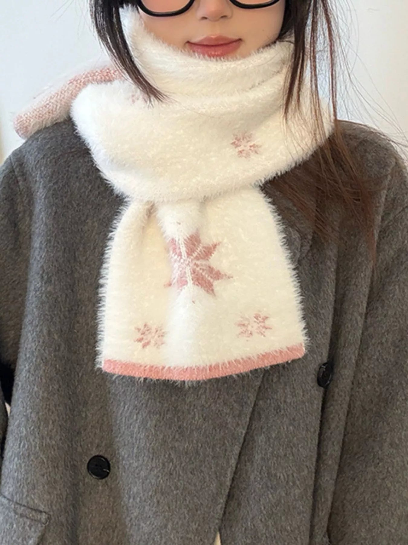 Fluffy Snowflake Pattern Winter Scarf -