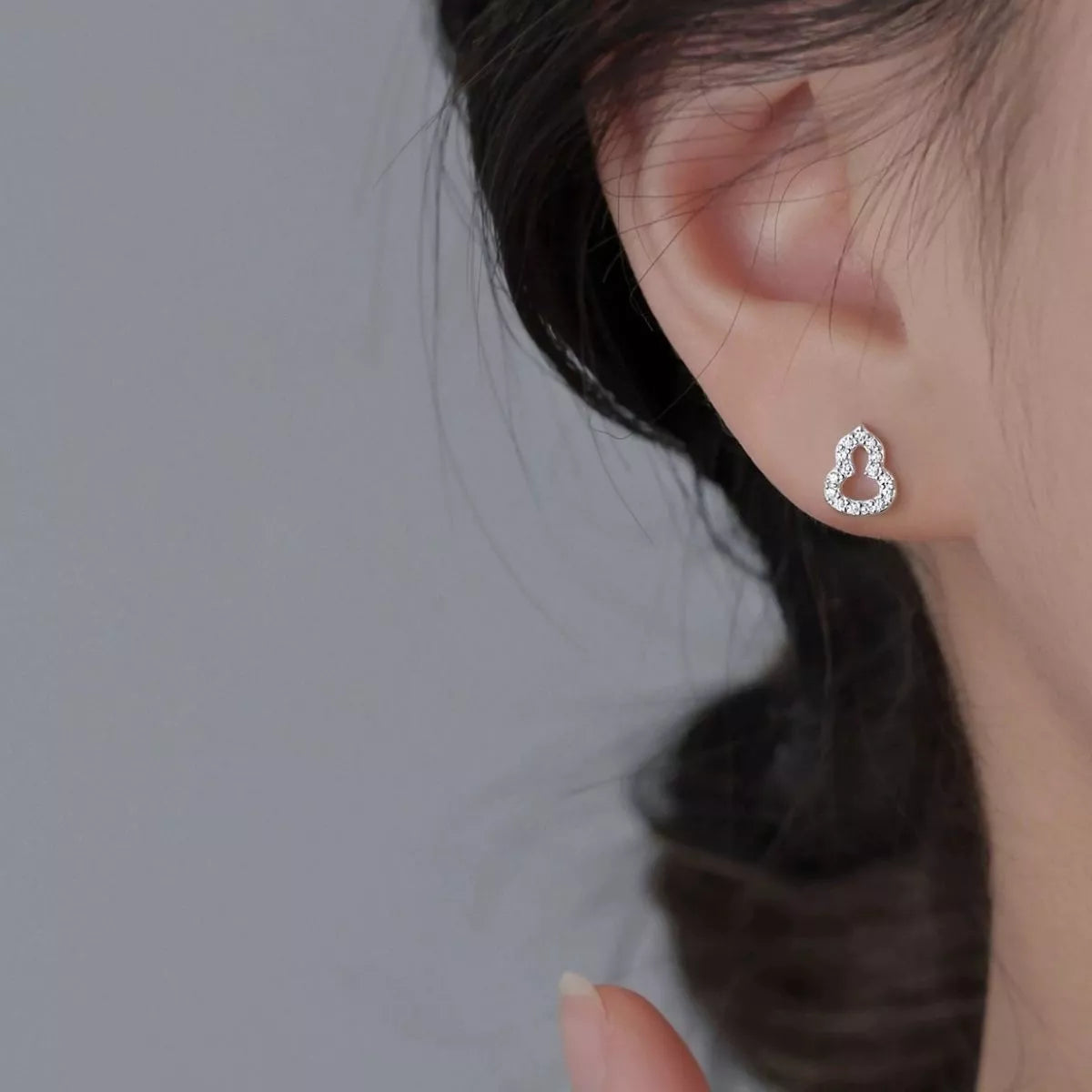 Gourd Shaped Stud Earrings - Silver One Size