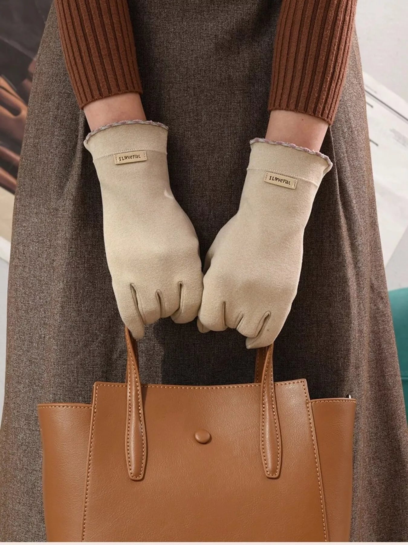 Lightweight Touchscreen Gloves - Apricot One Size