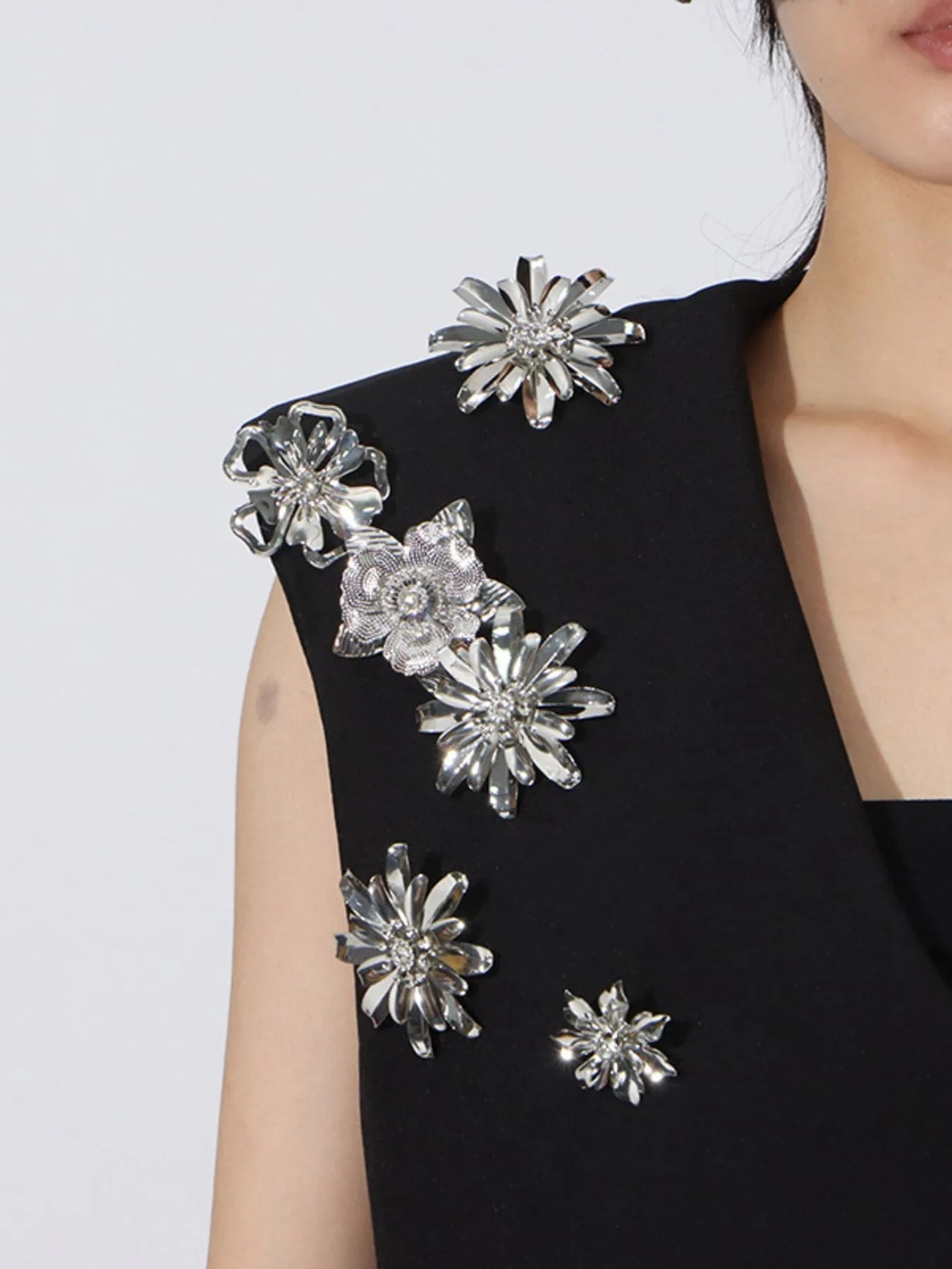 Flower Sleeveless Vest and Skirt Set - Black