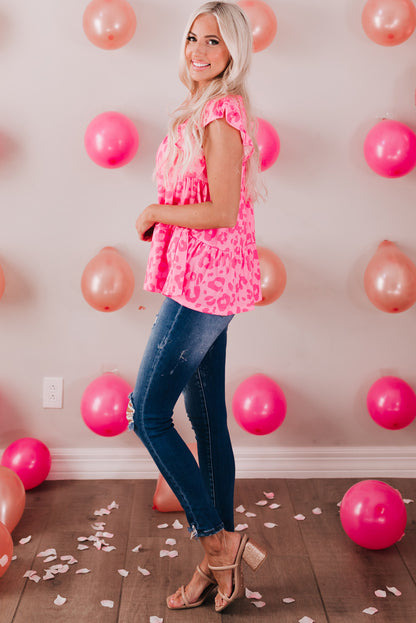 Blusa con gradas y cuello redondo de leopardo