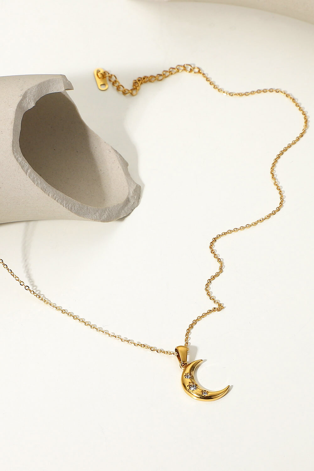 Moon Pendant Necklace - Gold One Size