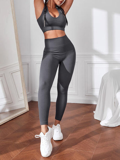 Conjunto deportivo sin mangas y leggings