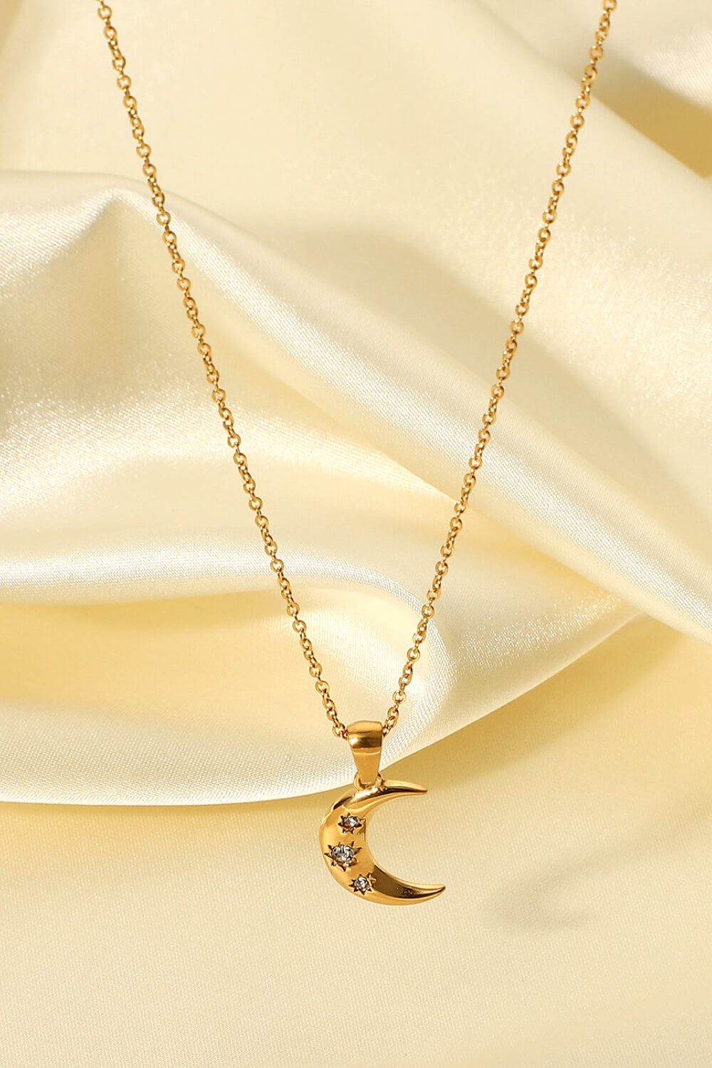 Moon Pendant Necklace - Gold One Size